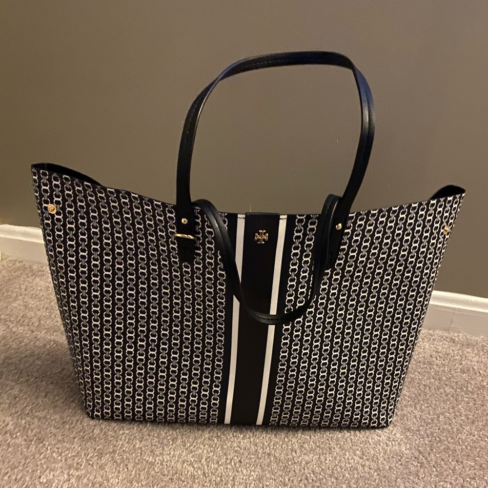 Gorgeous Tory Burch tote!